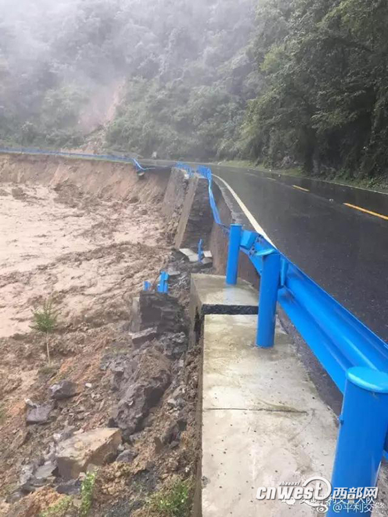 【焦点图 显示图在稿件最下方】安康平利县连降大雨 4人失踪14个村通信中断