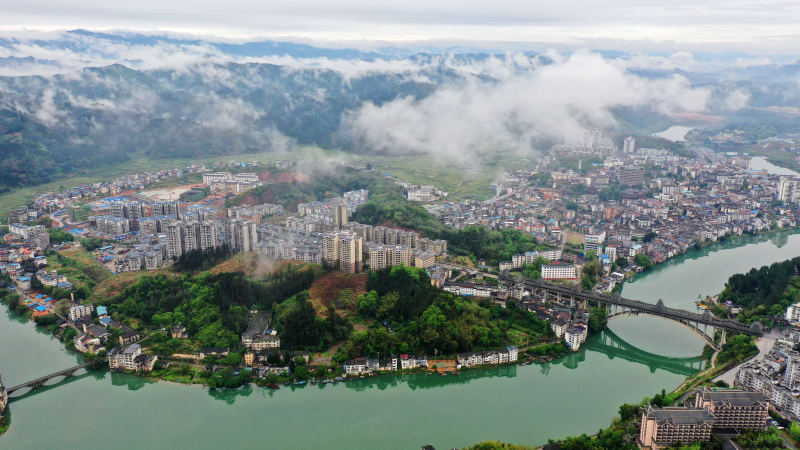 组图：雨后侗城如仙境