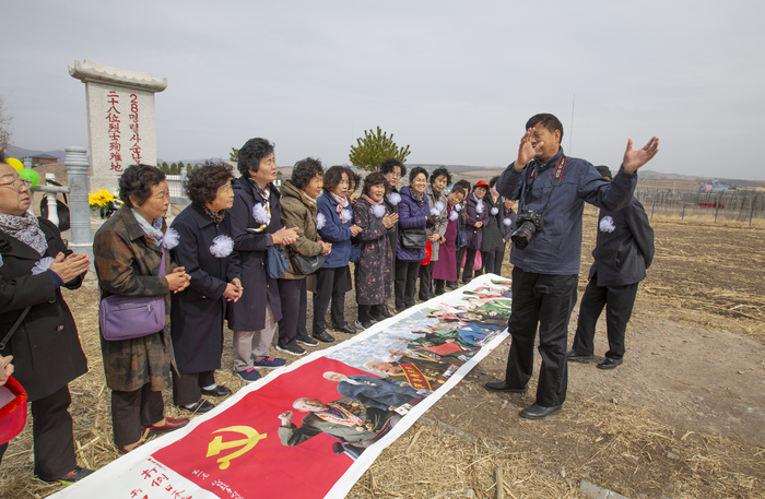 [청취자 내신] 청명절 연길노인뢰봉반 선렬기리기 행사 진행_fororder_f0a9e4db23ff82133e2123140ca4ce8