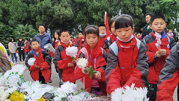 自贡自流井：听革命故事 传红色精神_fororder_2活动现场