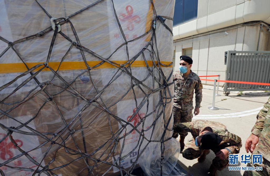 中国援助黎巴嫩新冠疫苗运抵贝鲁特