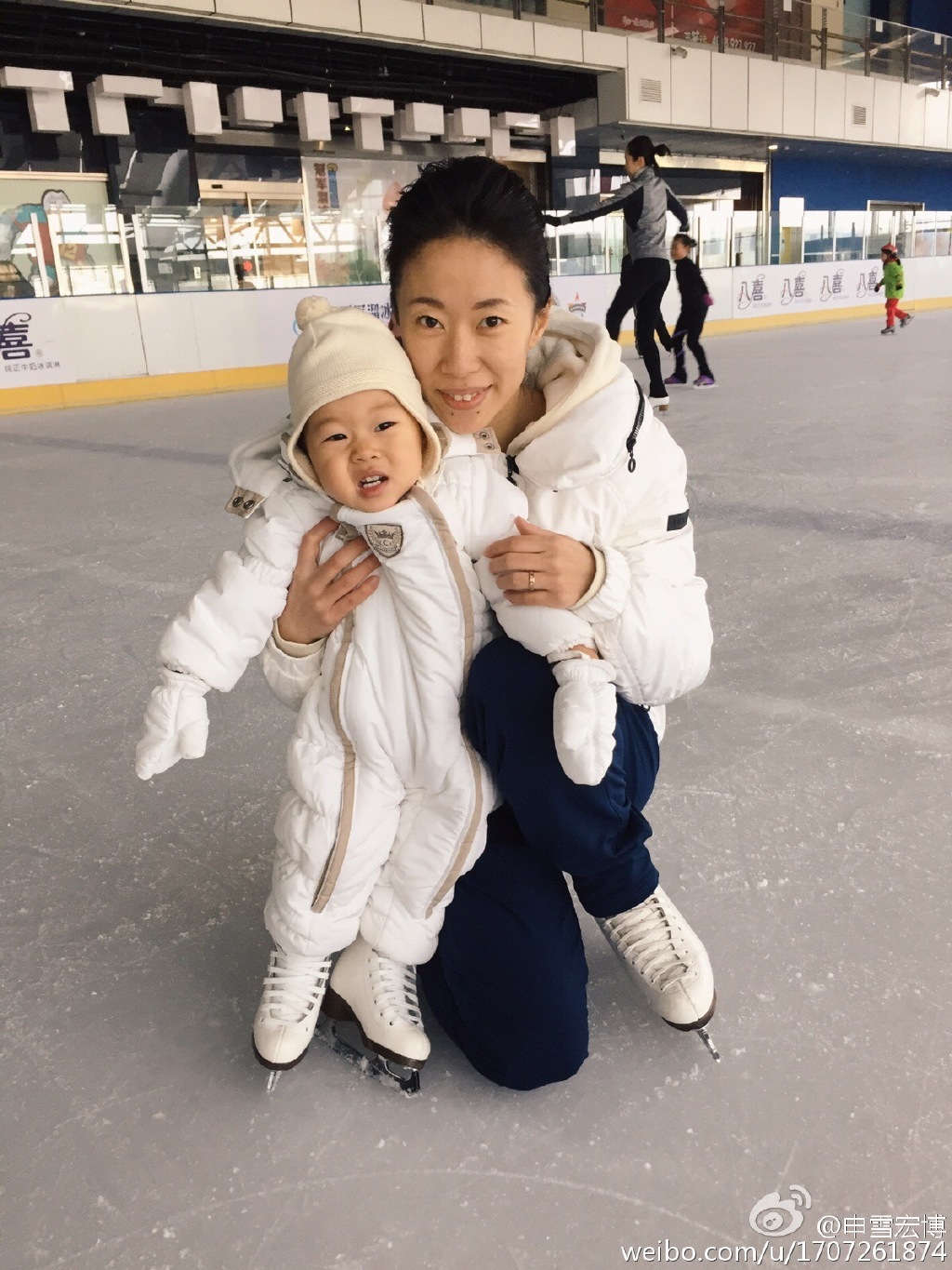 申雪宏博爱女滑雪萌照曝光 赢在起跑线