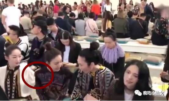 林更新兩任女友同框:蔣夢婕主動搭腔被王麗坤無視?