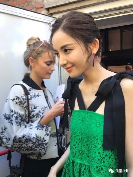 林更新兩任女友同框:蔣夢婕主動搭腔被王麗坤無視?