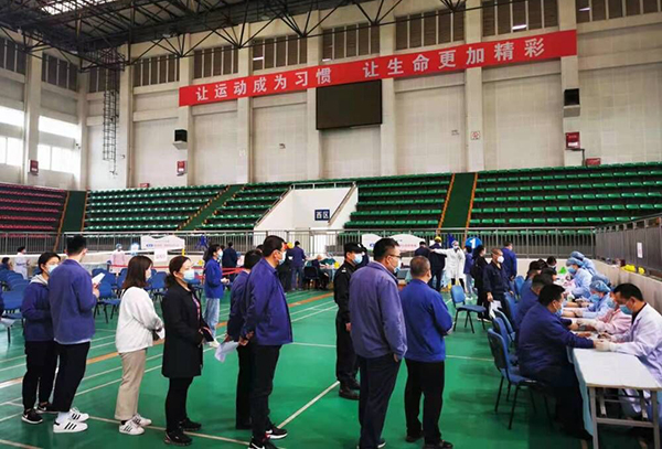 自贡自流井：全民动员 应“种”尽“种” 筑牢防疫屏障_fororder_接种现场