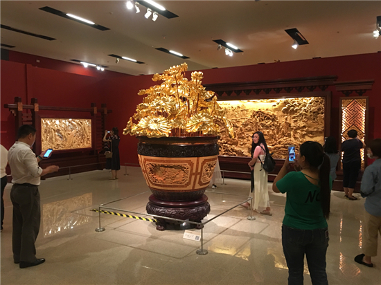 图片默认标题_fororder_２精美的木雕令观众叹为观之国家博物馆供图_副本