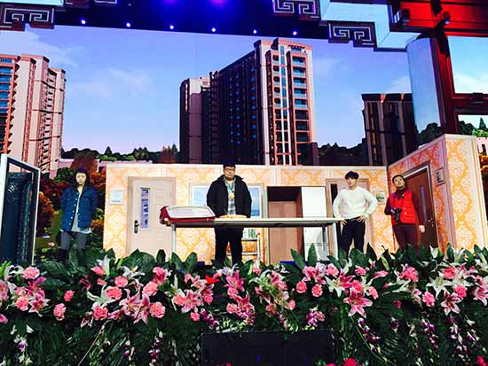 高晓攀辽视春晚献佳作 狂抖包袱“挤爆”演播厅