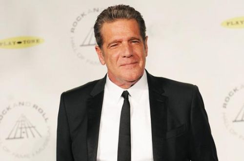 老鹰乐队主唱去世曾创作加州旅馆