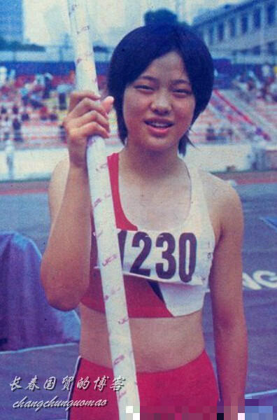 组图：刘翔女友早年青涩照 身形矫健笑容满面