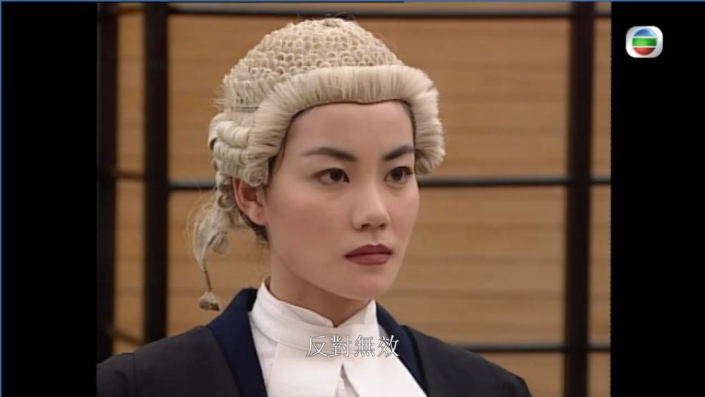 王菲旧时剧照罕见曝光 "法官菲"气质独特