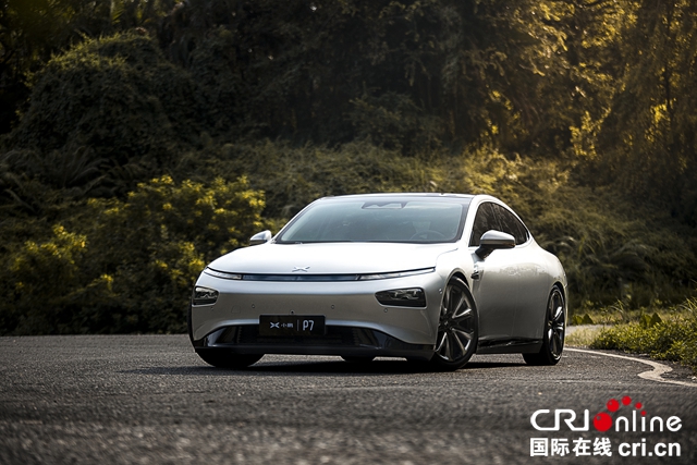 汽车频道【供稿】【资讯】打的就是精锐 小鹏P7光电续航实测PK 特斯拉Model 3