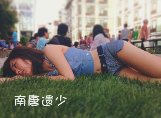 刘欢25岁独生女近照曝光 一双美腿纤细修长