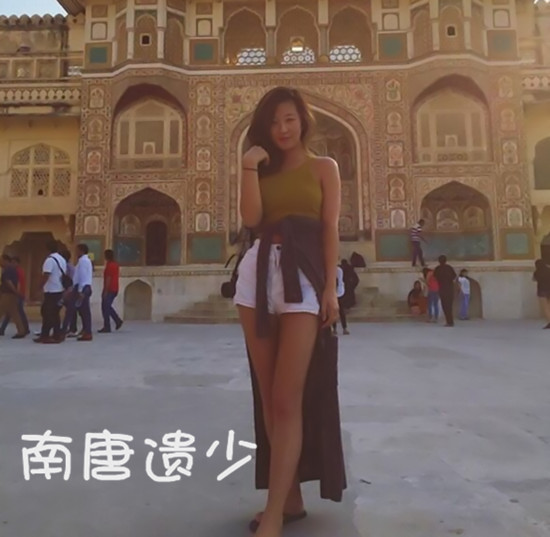 刘欢25岁独生女近照曝光 一双美腿纤细修长