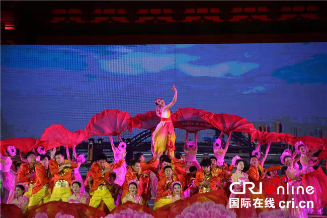 The Opening of the 39th Peony Culture Festival of Luoyang, China_fororder_B5759A3B-6303-47B7-B16E-462F1D3C977D