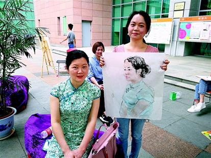 大学生用画笔致敬“心目中的好老师”