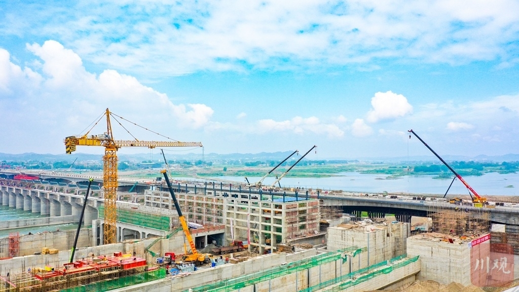 航拍遂宁唐家渡电航暨凤台大桥，预计5月底具备通车条件