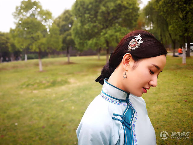 那年花开花絮照曝光 春杏许芳铱逗趣可爱笑容甜_娱乐_腾讯网