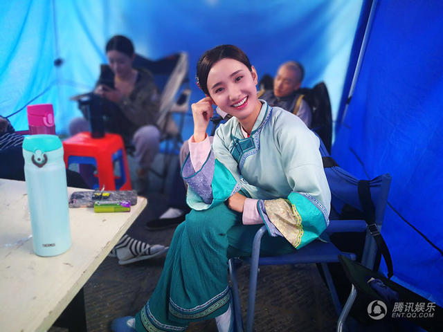 那年花开花絮照曝光 春杏许芳铱逗趣可爱笑容甜_娱乐_腾讯网