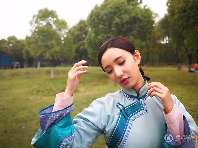 那年花开花絮照曝光 春杏许芳铱逗趣可爱笑容甜_娱乐_腾讯网