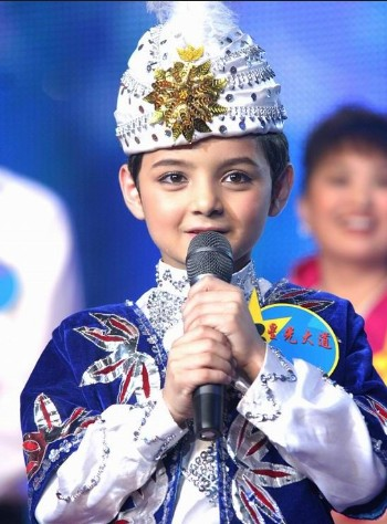 那个《星光大道》出身的童星阿尔法现在长这样…