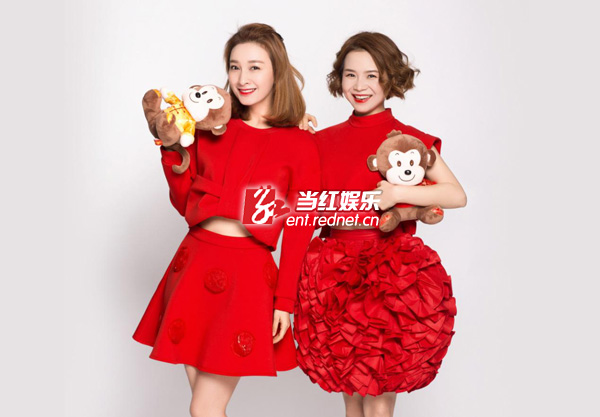 吴昕王小牙闺蜜新年写真 红裙萌装送祝福