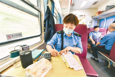 乌蒙山区有一趟“公交列车”