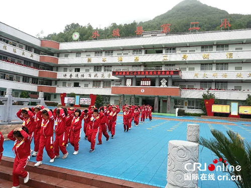 贵州水城：地震应急演练进学校 让孩子学会保护自己