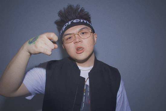 艾福杰尼采访逼问吴亦凡:为什么不关注我?