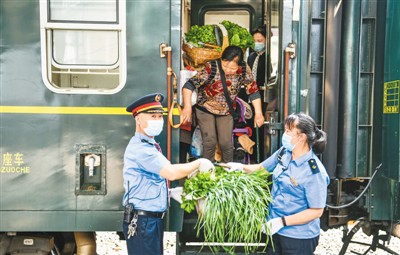 乌蒙山区有一趟“公交列车”