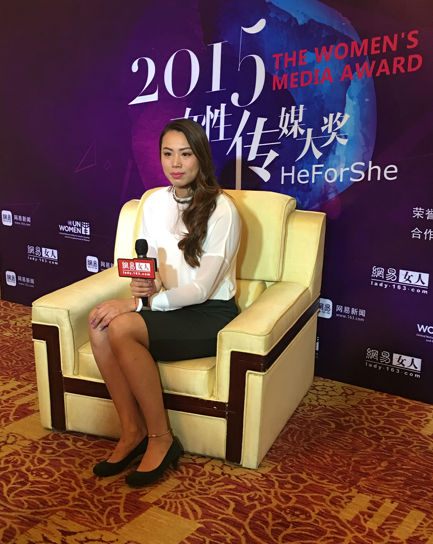 包臀裙性感波浪曾春蕾时尚熟女风pk林心如