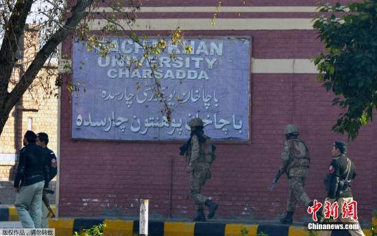 巴基斯坦大學遭恐襲21人死亡 教師為掩護學生犧牲