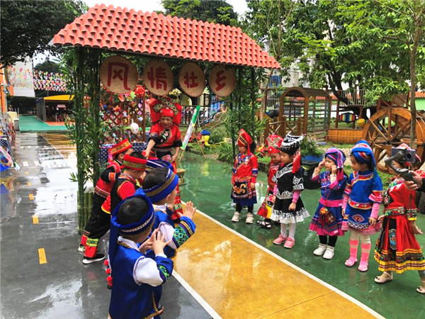 “小阿妹小阿哥”過“三月三”咯 廣西各地幼兒園把傳統文化融入幼兒教育中