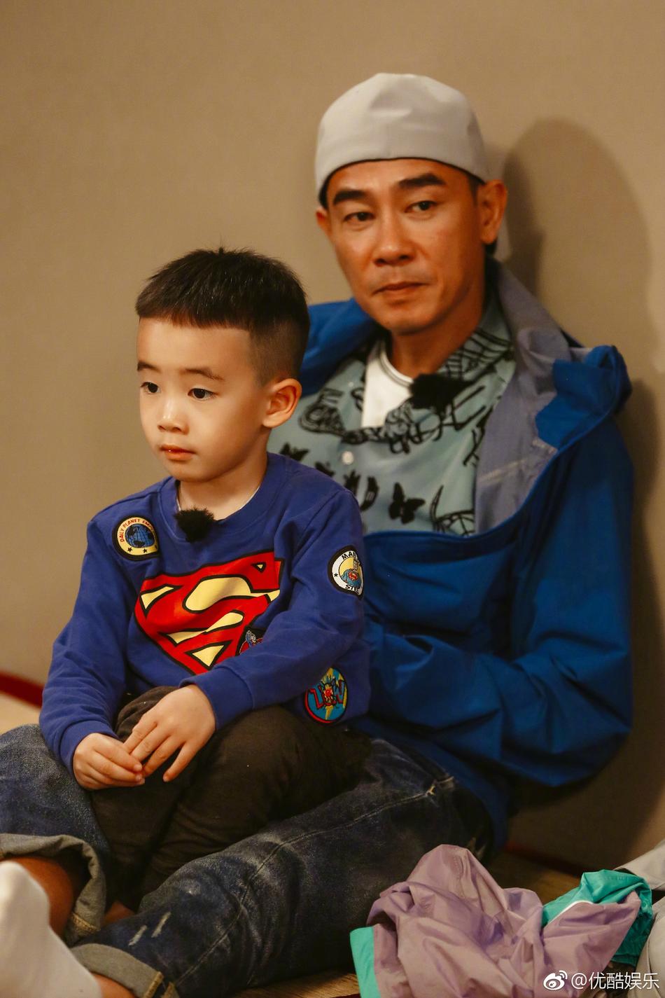 陈小春和小小春萌照来袭父子俩超有爱图