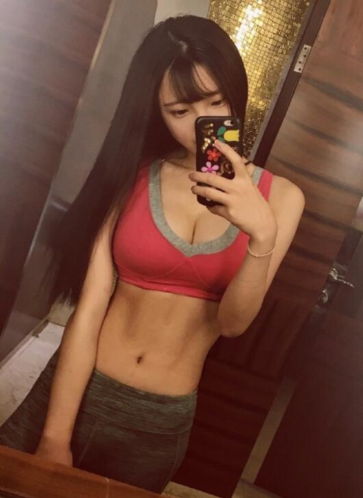 95后校花女神秀火辣私照 蜂腰翘臀性感爆表(组图)