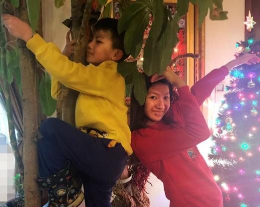 胡军片场隔空喊话 康康九儿身穿姐弟装惹人爱