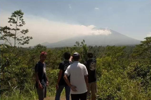 印尼巴厘岛阿贡火山岩浆上升到主峰下方1-2公里深度_fororder_2017092420270639805