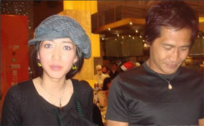 偶像变男友!女粉丝穷追4年追到男明星