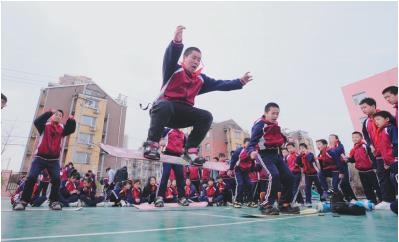 冰雪运动走进沈阳小学校园_fororder_换班