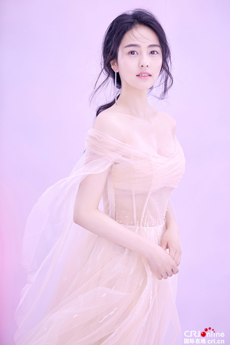 图片默认标题_fororder_白鹿小露香肩_副本