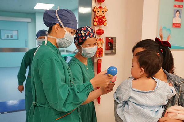 “母親微笑行動”公益活動在廣西國際壯醫醫院進行