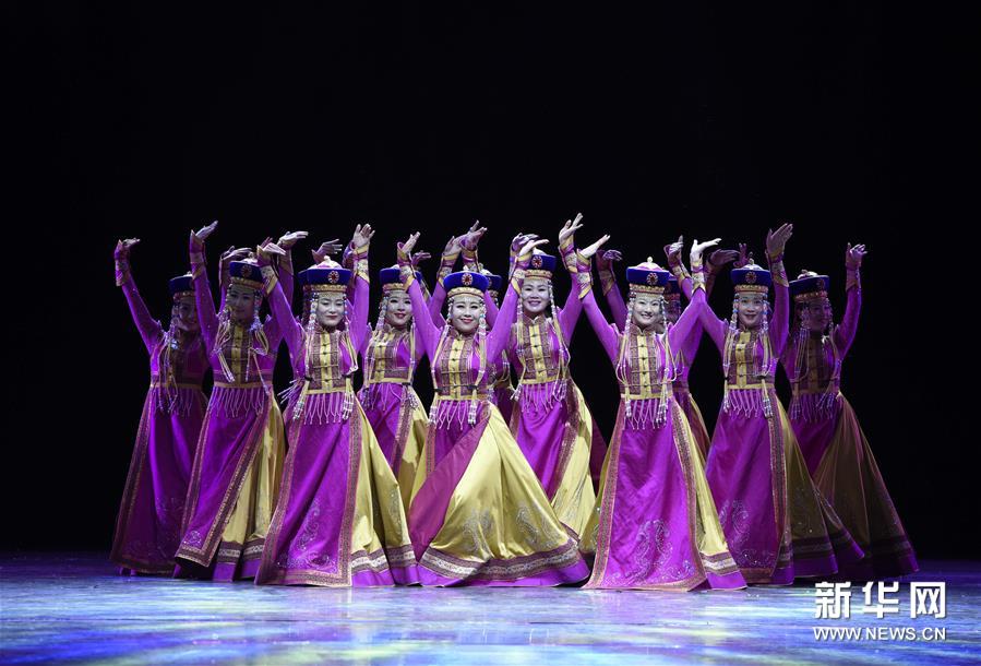 國際蒙古舞蹈藝術展演在呼和浩特舉行