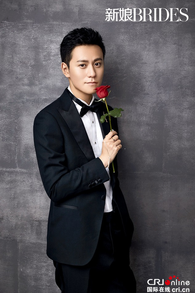 秦俊杰封面大片曝光 翩翩绅士展霸道柔情