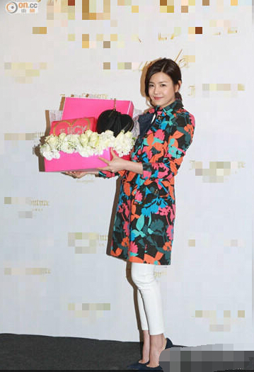 陈妍希的肚子也时凸时平？透露两岸都办婚礼