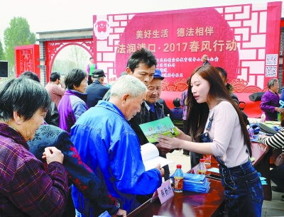 （社会广角图文）江苏南京市发挥司法行政职能作用 服务群众