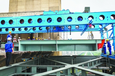 （交通運輸）南京市長江大橋9月27架設首塊橋面板