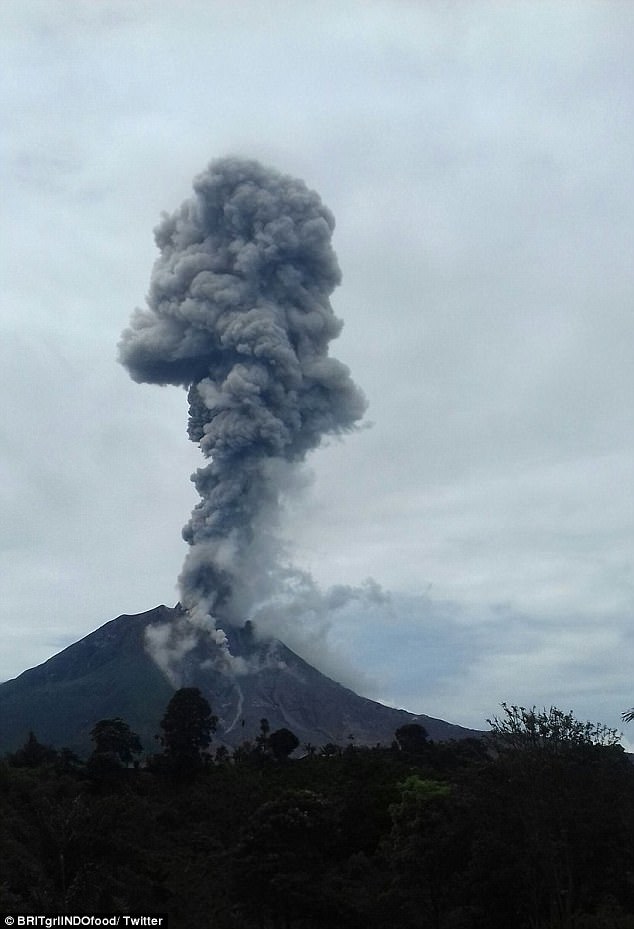 印尼巴厘岛阿贡火山何时喷发的时候,位于苏门答腊岛北部的锡纳朋火山