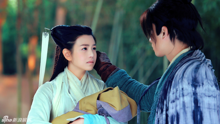 陈晓带陈妍希回老家认亲祭祖 小公园里缠绵热吻(图)