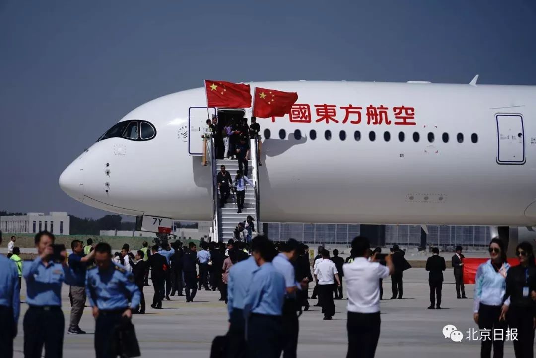 新闻 滚动 >>正文  民航局总飞行师万向东介绍,大兴国际机场在机场