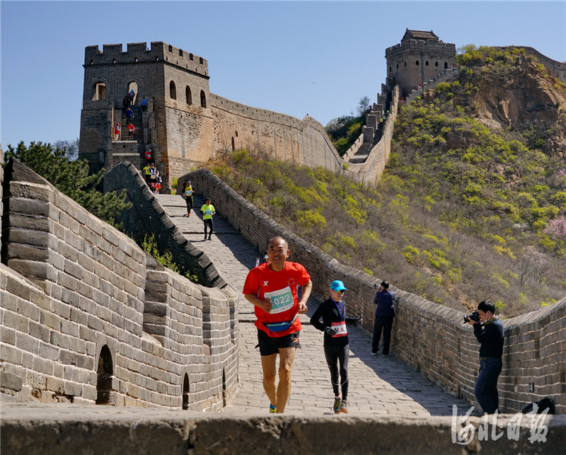 河北承德:2021第八届金山岭长城马拉松鸣枪开赛