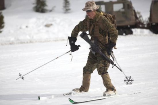 军人为什么要滑雪